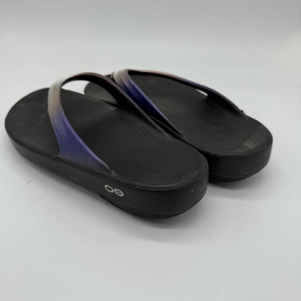 OOFOS Women's Black Flip Flop Sandals with Iridescent Pink-Purple-Blue Straps - Picture 3 of 9